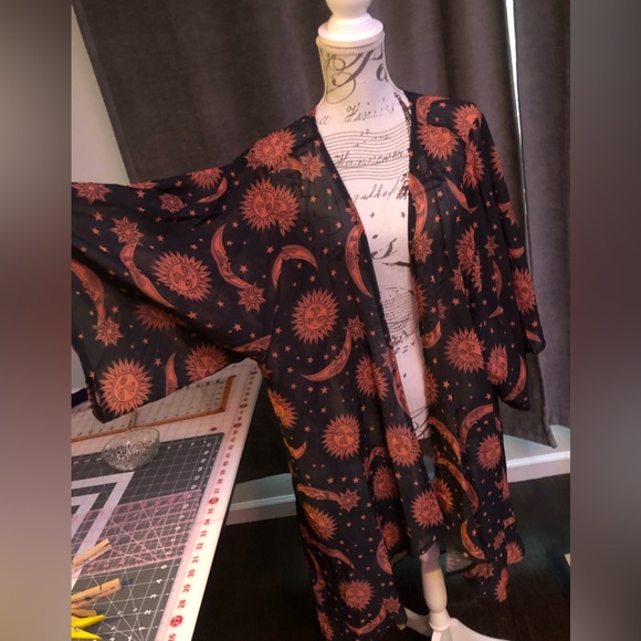 Beautiful sun and moon kimono NWT - Picture 3 of 5